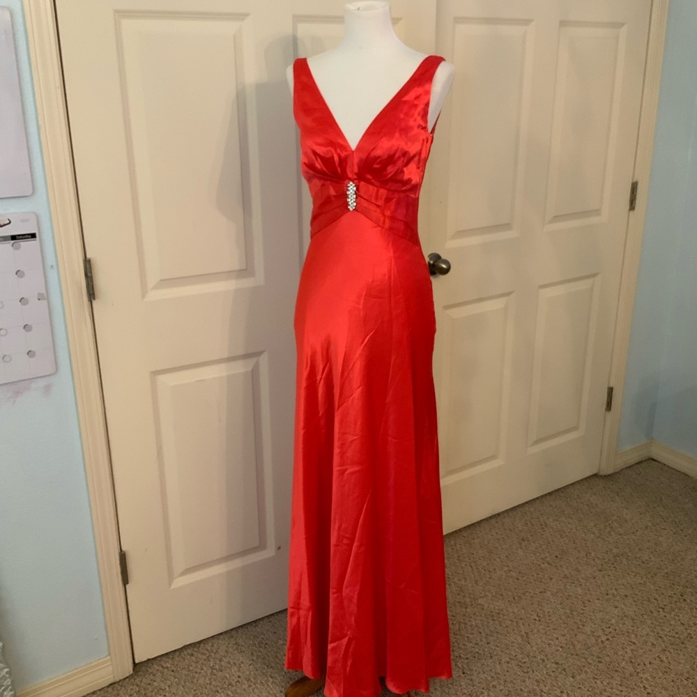 EVENING DRESS PROM DRESS PAGEANT - Picture 2 of 6